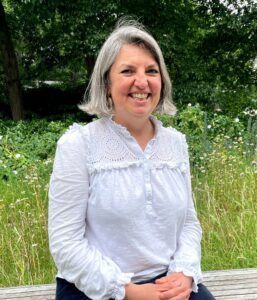 Headshot of Dr Julie Aspden